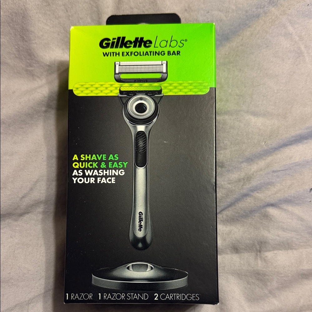 Gillette Labs Black and Silver Razor with Exfoliating Bar